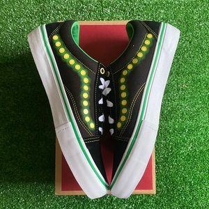 Size 10 - Vans Old Skool Shake Junt
